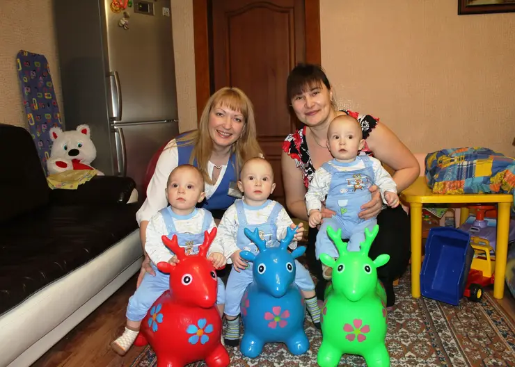 В Красноярском крае с июля выплаты за двойняшек и тройняшек будут начисляться автоматически