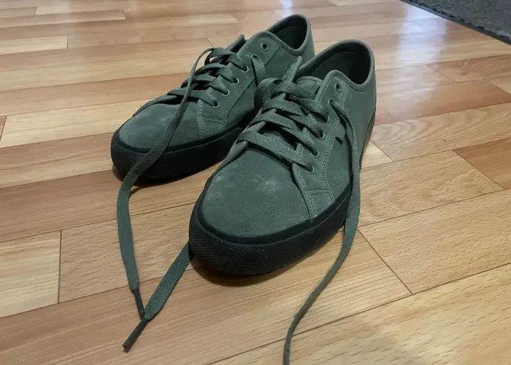 Красноярка заказала новые кроссовки в онлайн-магазине и получила поношенную обувь
