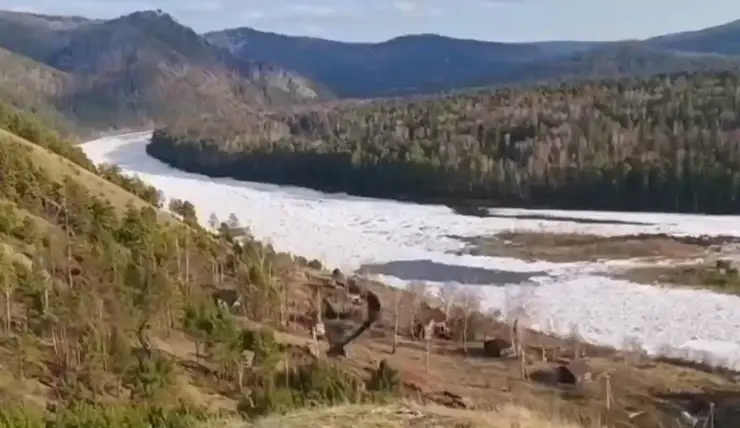 На реке Мана около Дивногорска начался ледоход