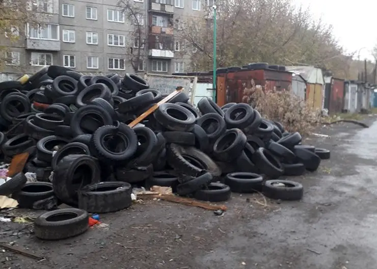Красноярцев предупреждают о штрафах до 400 тысяч рублей за выброшенные покрышки