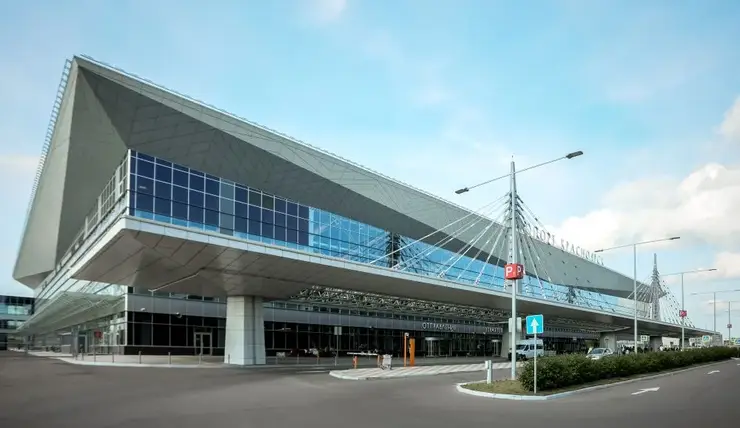 В красноярском аэропорту встретили трехмиллионного пассажира в этом году