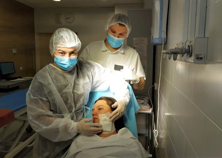 Красноярские врачи провели кесарево сечение молодой девушке с гнойным воспалением