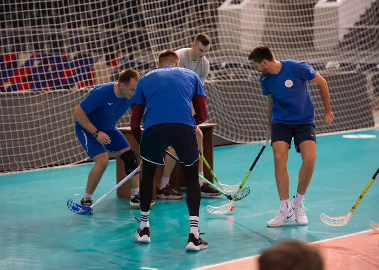 Волейболисты красноярского «Енисея» провели оригинальную тренировку со столами