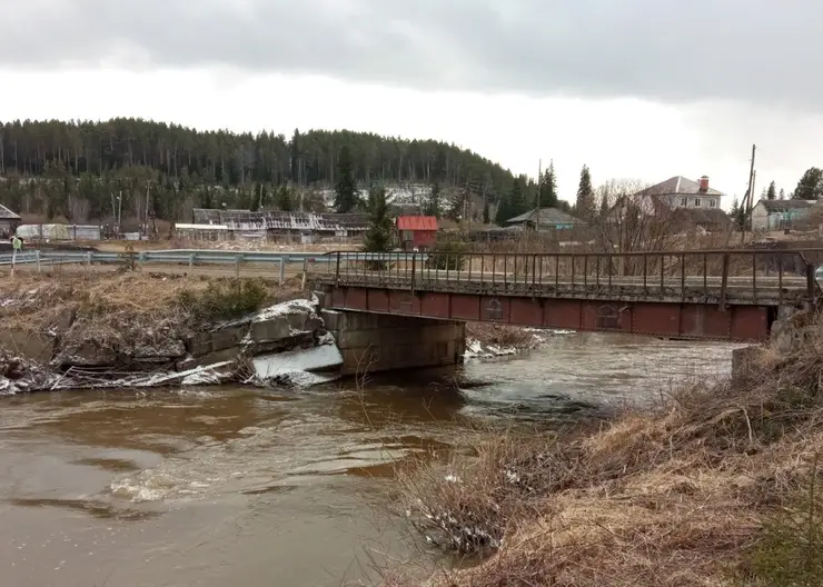 У деревни Малая Кускунка Березовского района отремонтируют мост через Есауловку