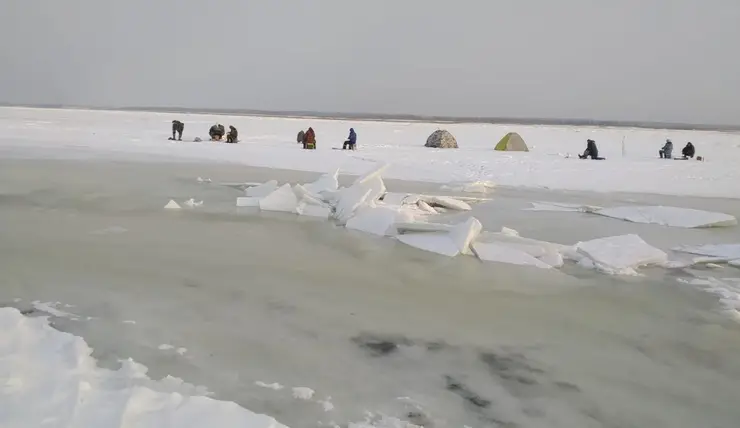 В Красноярском крае со льдины эвакуировали 12 мужчин и одну женщину