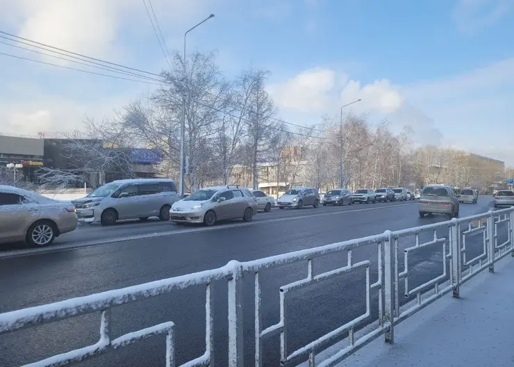 Красноярским водителям напомнили правила вождения в межсезонье