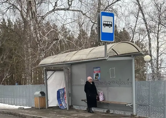 В Красноярске ищут испортившего плакат о военной службе по контракту человека