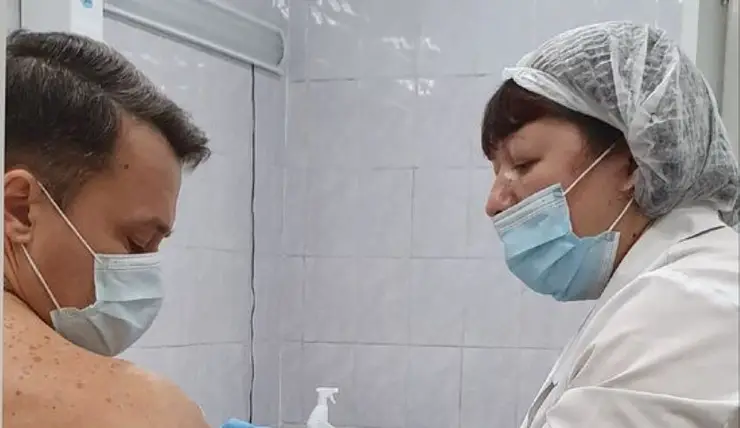Две прививки от коронавируса поставили почти 166 тысяч жителей Красноярского края