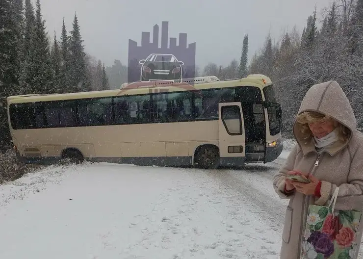 На трассе под Красноярском в ДТП попал рейсовый автобус