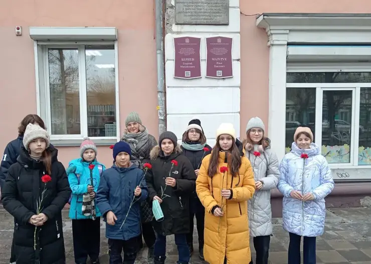 В школах города закончилась Неделя героев Красноярской воздушной трассы