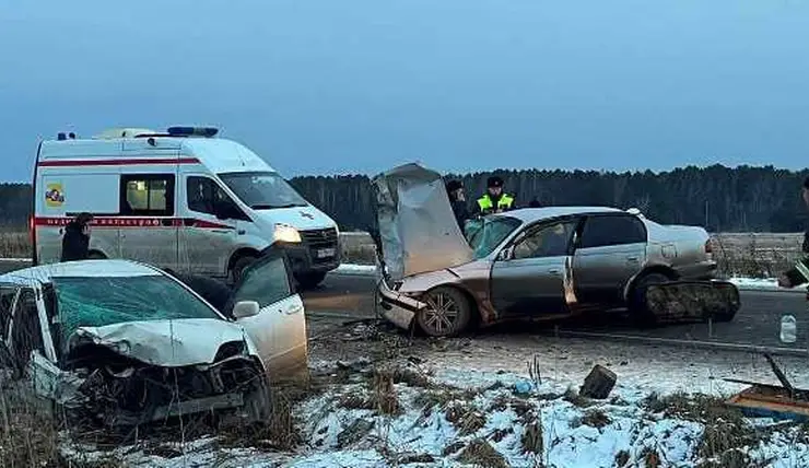 В Красноярском крае в ДТП с двумя автомобилями Toyota пострадали 6 человек