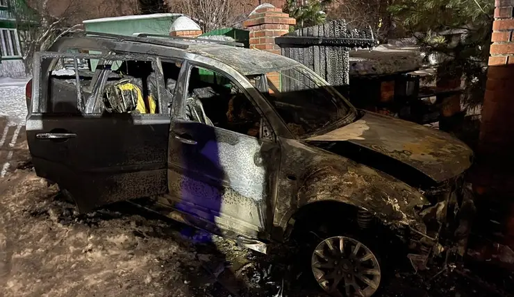 Следователи Красноярска проводят проверку по факту гибели мужчины в сгоревшем автомобиле