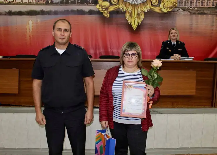 В Зеленогорске сотрудница банка помогла 82-летней пенсионерке уберечь 550 тысяч рублей от мошенников