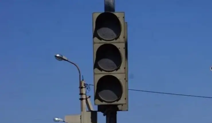 В Красноярске на улице 9 Мая утром отключились светофоры