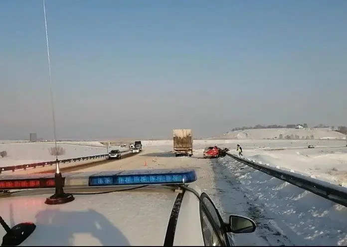 Под Красноярском в районе Кускуна из-за непогоды закрыли движение для транспорта