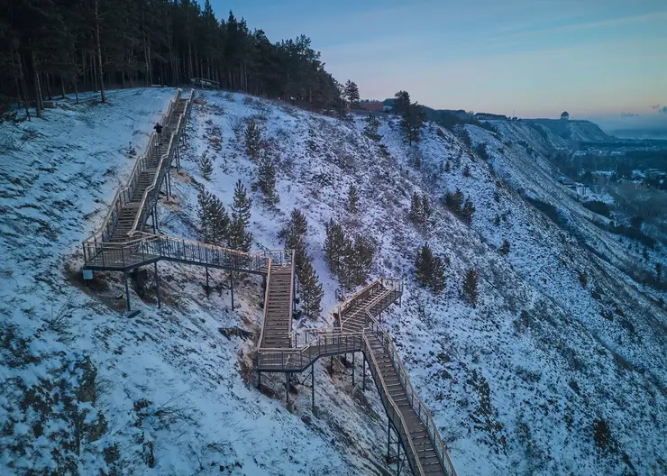 В Красноярске достроили лестницу из «Гремячей гривы» до Удачного