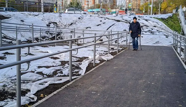 Между улицами Вильского и Стасовой в Красноярске оборудовали пандус