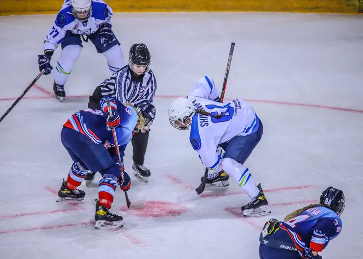 Красноярский женский хоккейный клуб «Бирюса» победил команду из Свердловской области