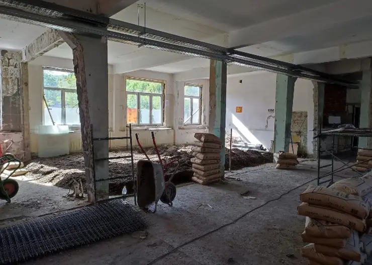 В Красноярске идет ремонт детской поликлиники на улице 60 лет Октября