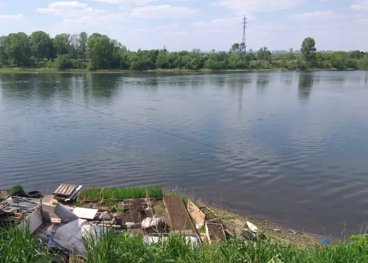 В Красноярске на Ладейской протоке утонул мужчина
