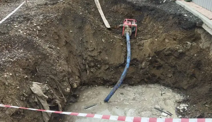 В микрорайоне «Живем» под Красноярском 15 домов остались без воды