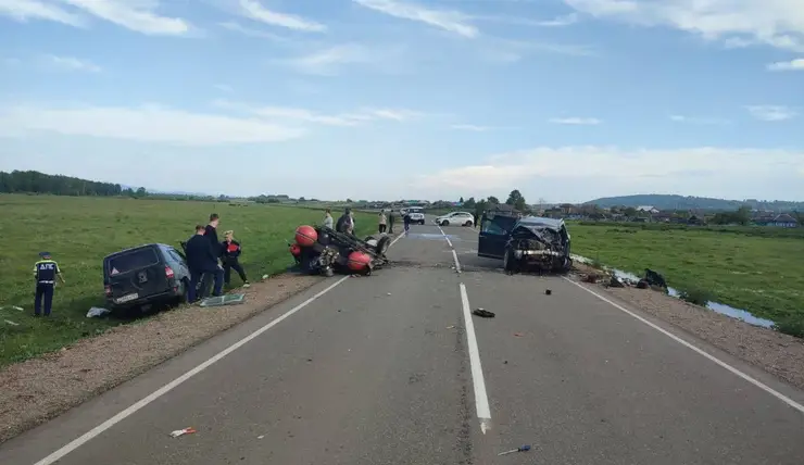 На трассе Красноярского края в аварии погибли водитель и два пассажира «Тойоты»