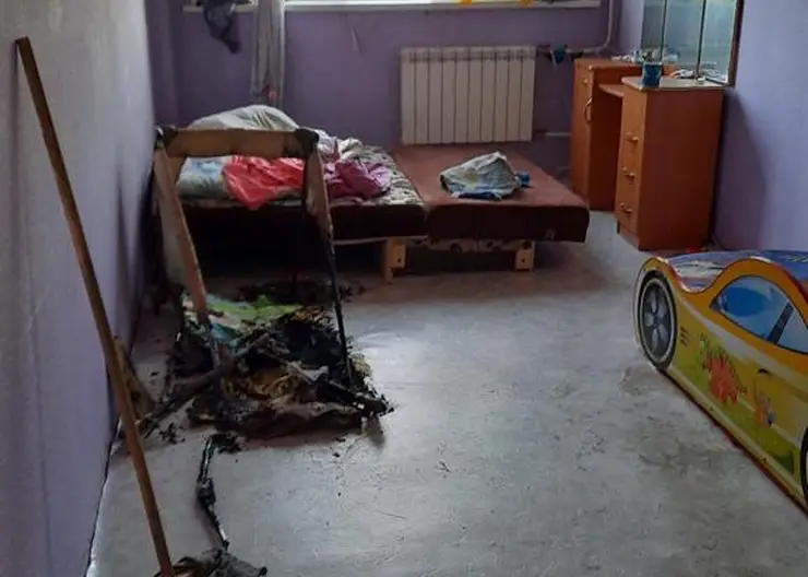 В Красноярске 8-месячная девочка чуть не сгорела в собственной кроватке