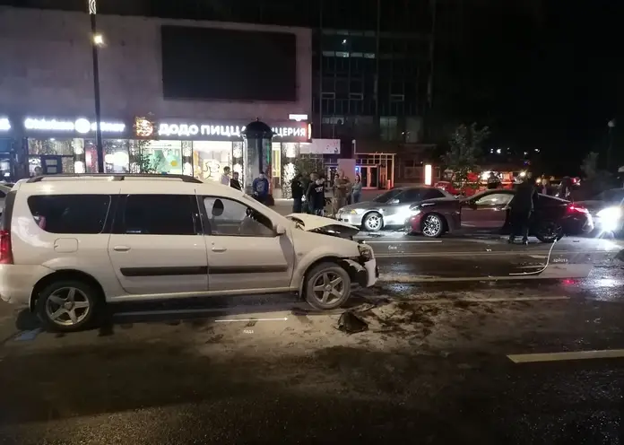 В центре Красноярска в массовой аварии пострадали двое детей