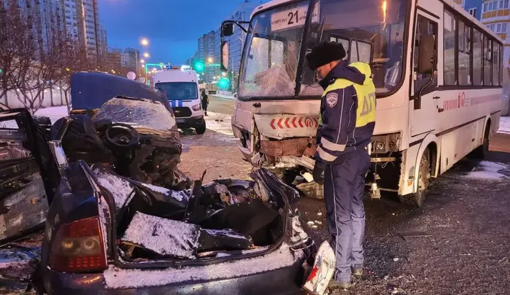 В красноярской Покровке в аварии с автобусом погибли три пассажира «Лады Приоры»