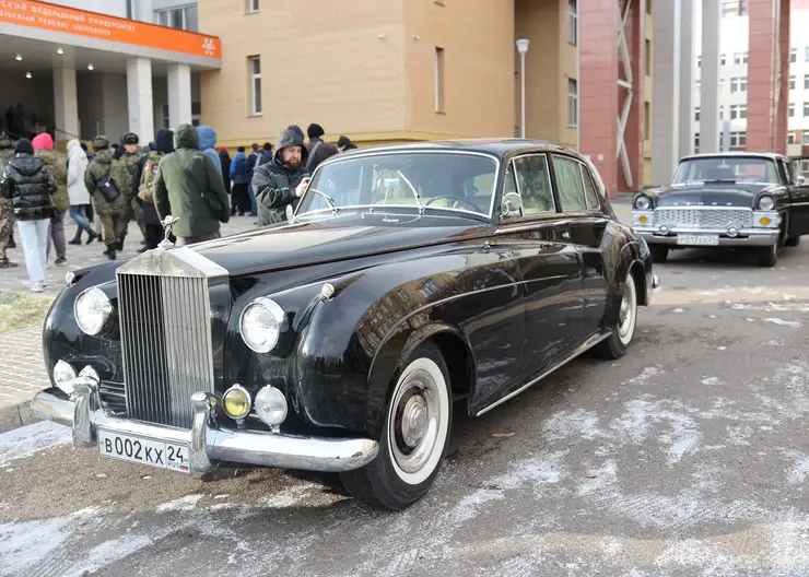 В Красноярске прошла выставка ретроавтомобилей