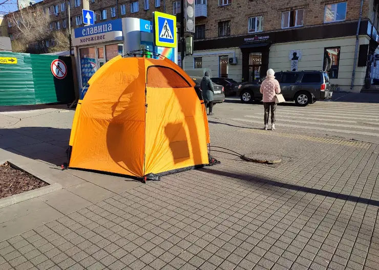 Красноярцев удивили оранжевые палатки на улицах города