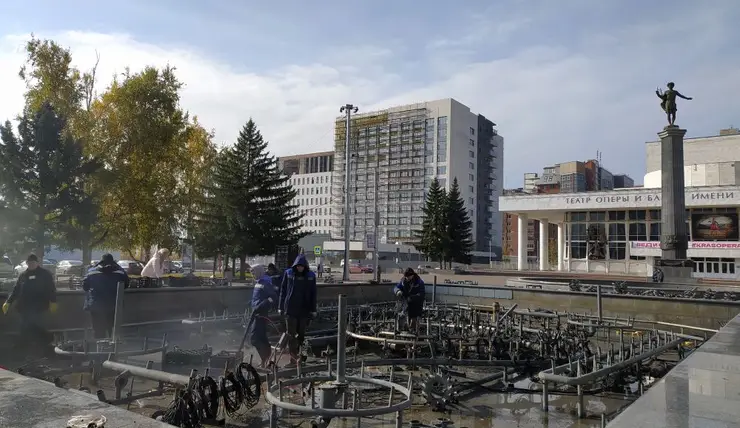 В Красноярске приступили к консервации фонтанов на зиму