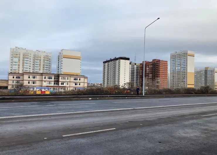 В Красноярске достраивают дорогу около детсада по улице Норильской