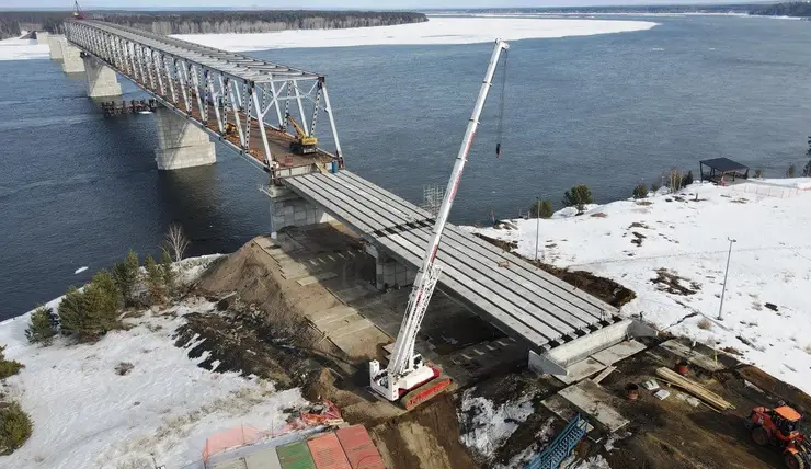 На Высокогорском мосту в Красноярском крае смонтировали еще 2 пролета