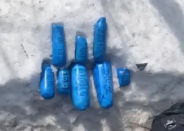 У 21-летнего красноярца в рюкзаке нашли 1,9 кг синтетических наркотиков