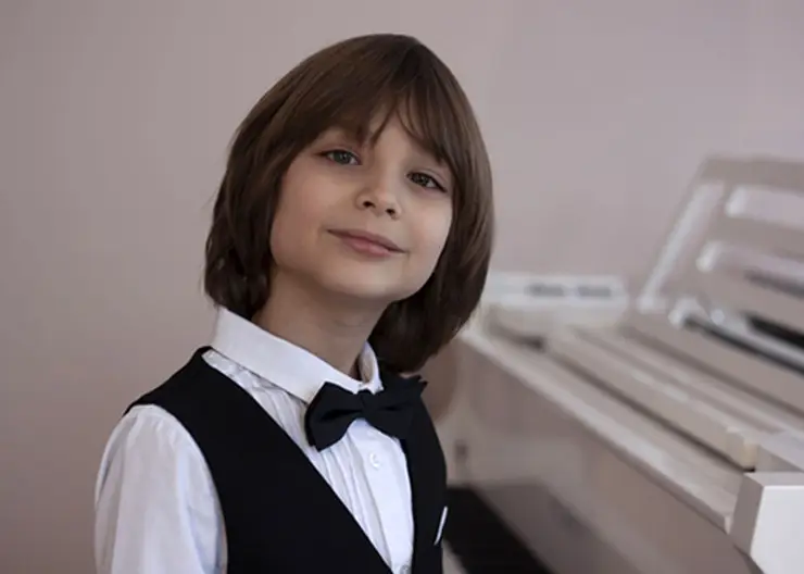 В Красноярской филармонии выступит победитель конкурса «Щелкунчик» — 12-летний пианист Роман Шер