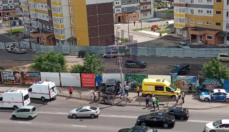 В Красноярске водитель врезался в столб на улице Партизана Железняка