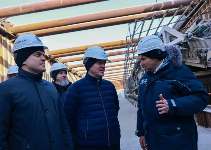 Михаил Котюков показал Андрею Турчаку ход строительства метро на улице Шахтеров