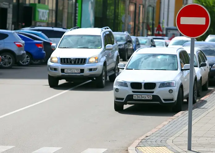 На улице Партизана Железняка в Красноярске перекроют полосы движения