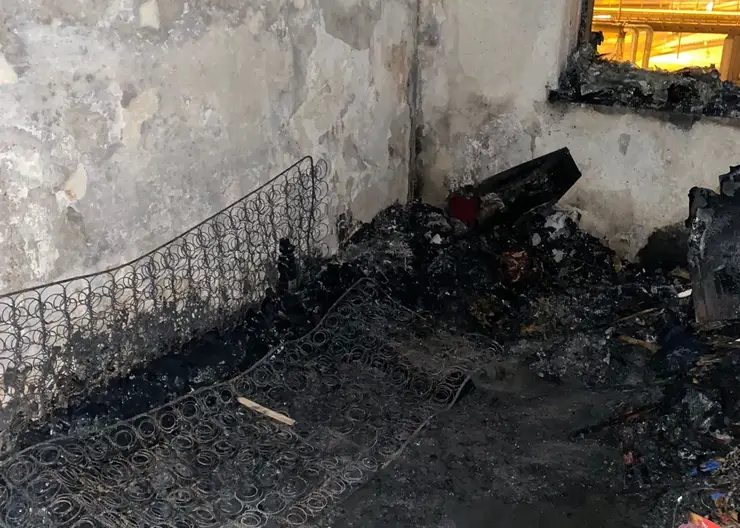Причиной пожара в общежитии Красноярска могла стать непотушенная сигарета