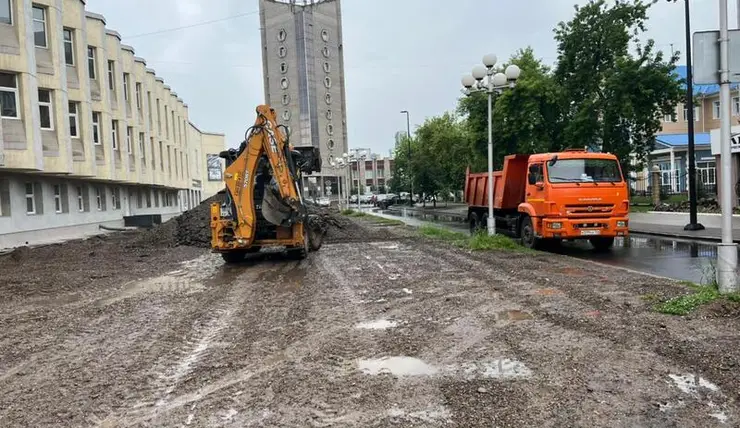 В Красноярске началось благоустройство площади возле Музыкального театра