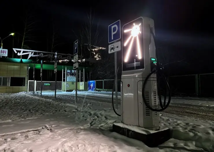 В Красноярске у Торгашинской лестницы появилась электрозарядная станция