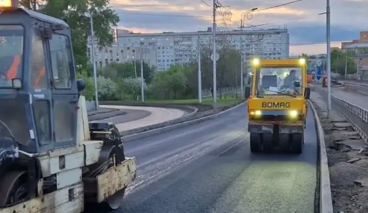 В Красноярске на улице Копылова начали укладывать асфальт