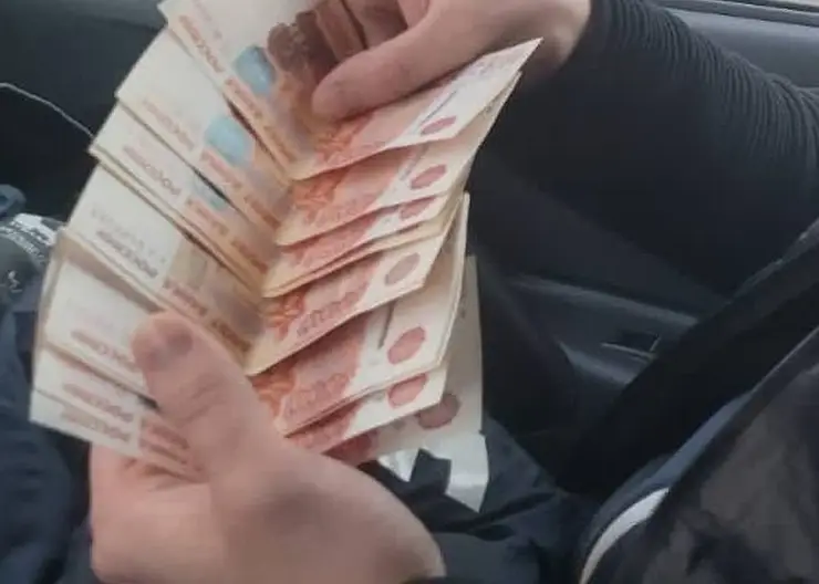 В Уяре 32-летняя учительница продала автомобиль и перевела мошенникам миллион рублей