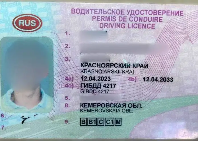 Под Красноярском задержали водителя тонированного BMW с поддельными правами