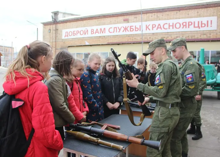 В Железнодорожном районе Красноярска прошел день призывника