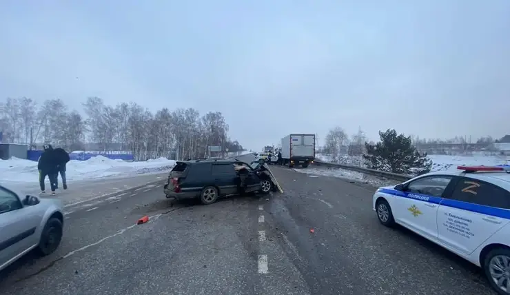 Под Красноярском в аварии с автобусом пострадали три человека