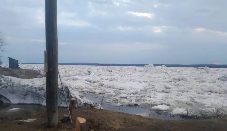 В Красноярском крае подтопило дорогу из-за подъема уровня воды в Енисее