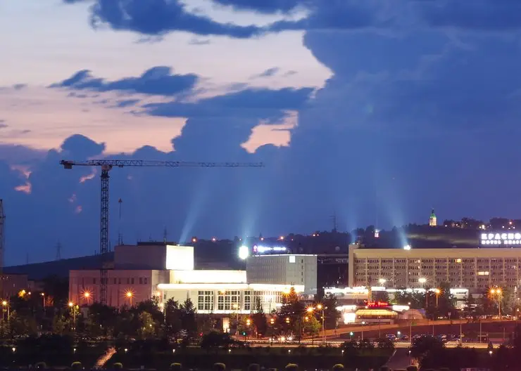 В Красноярске 24 июня прожекторы спорткомплексов подсветят ночное небо