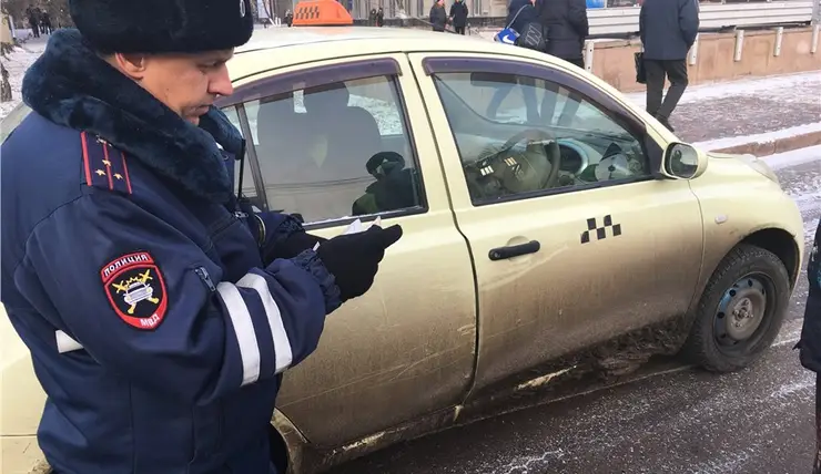 ГИБДД Красноярска проверила таксистов
